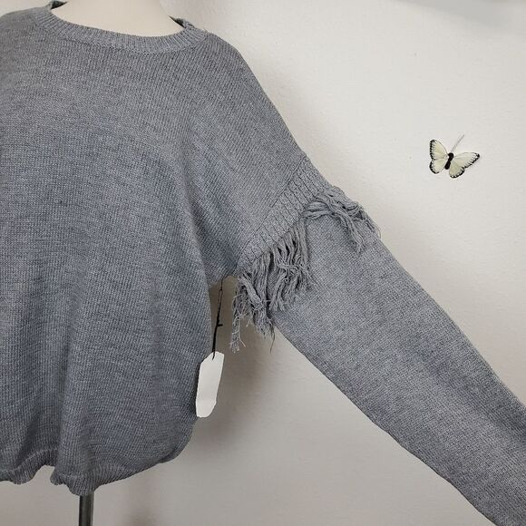 Vine & love gray crewneck sweater fringe detail - Picture 2 of 7